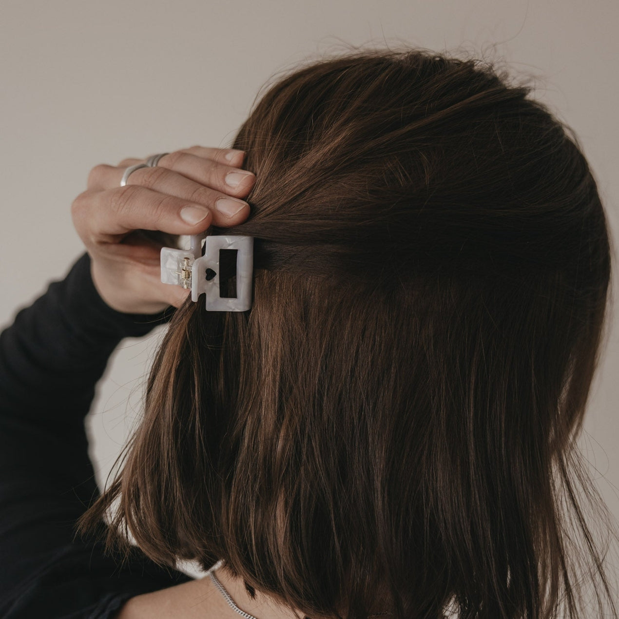 Haarspange eckig klein Herz schwarz Pearl