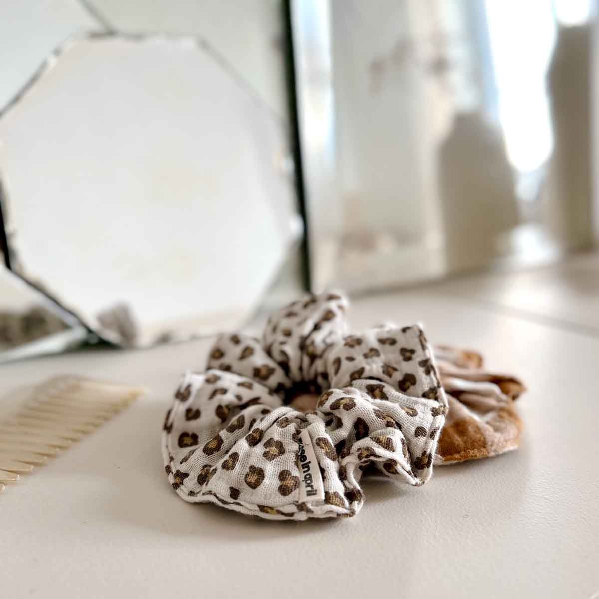 Scrunchie Mini Leo grau