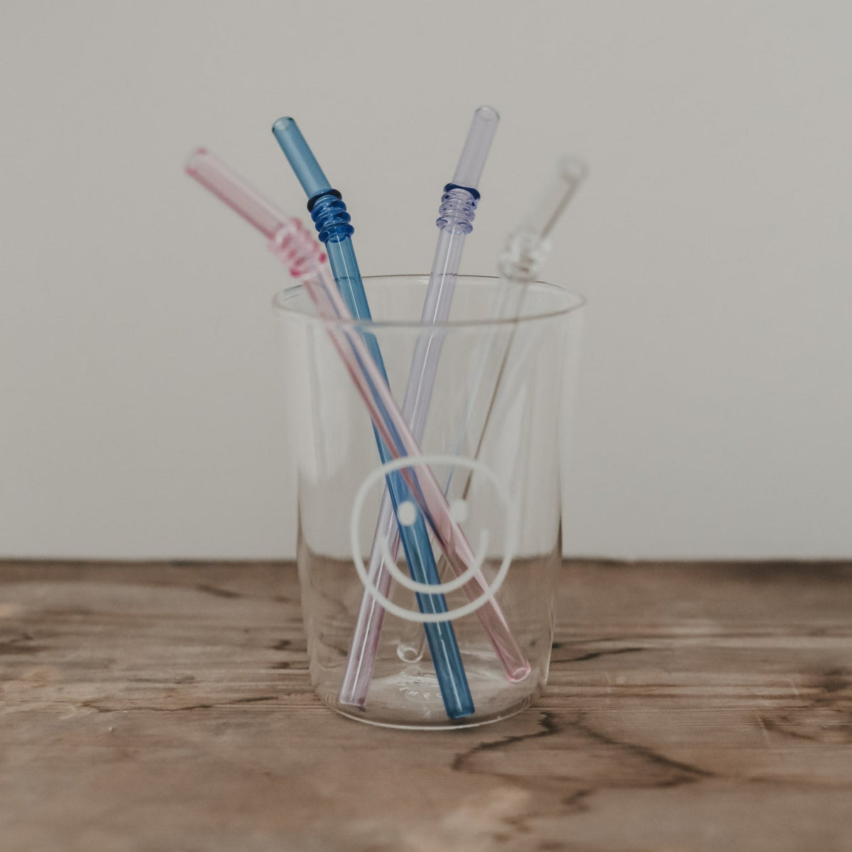 Strohhalme geknickt aus Glas Rosa