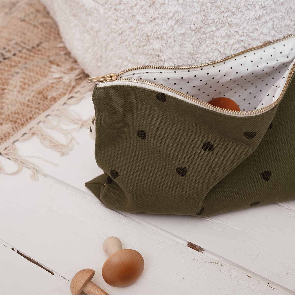 Kosmetiktasche Lili gross Herz khaki
