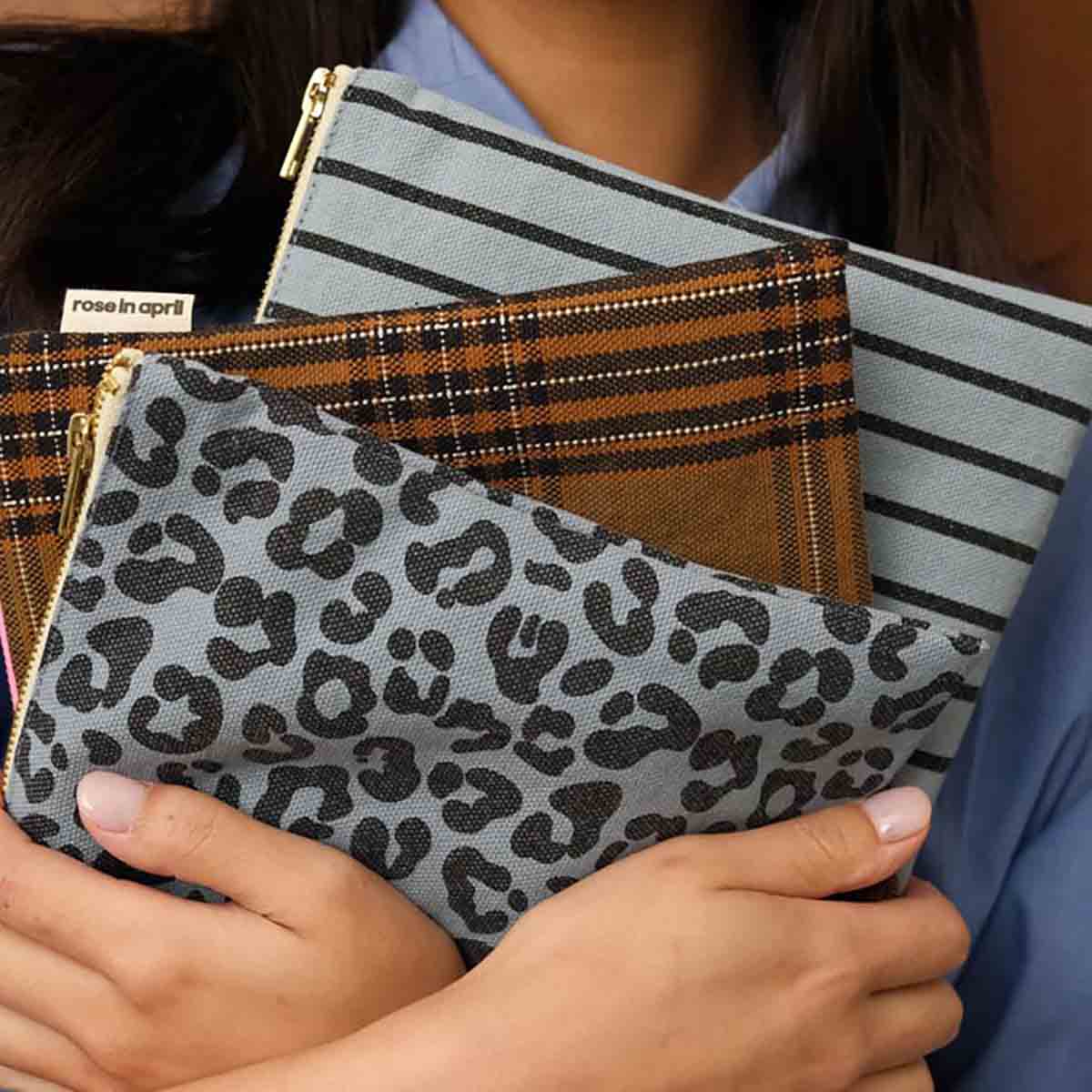 Kosmetiktasche Lili gross Schwarz/himmelblau
