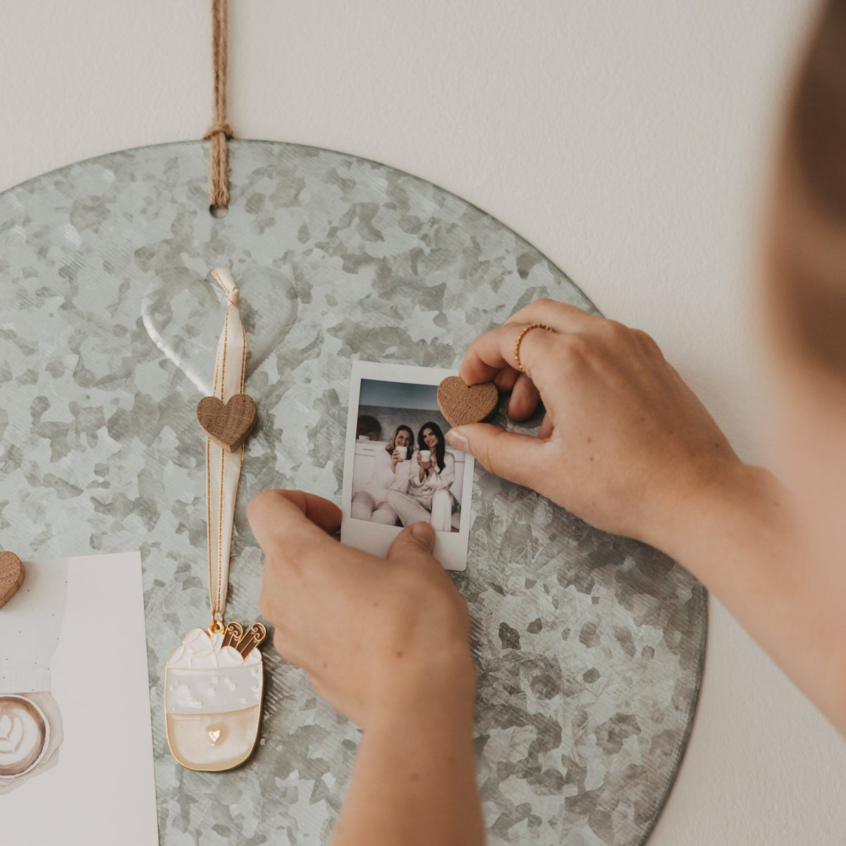 Holzmagnet Herz aus Eichenholz, Ansicht 4, Blush Couture