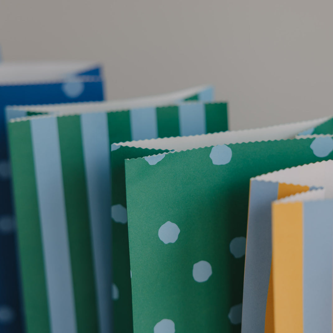 Papiertüten Streifen & Punkte Blau S im 6er Set
